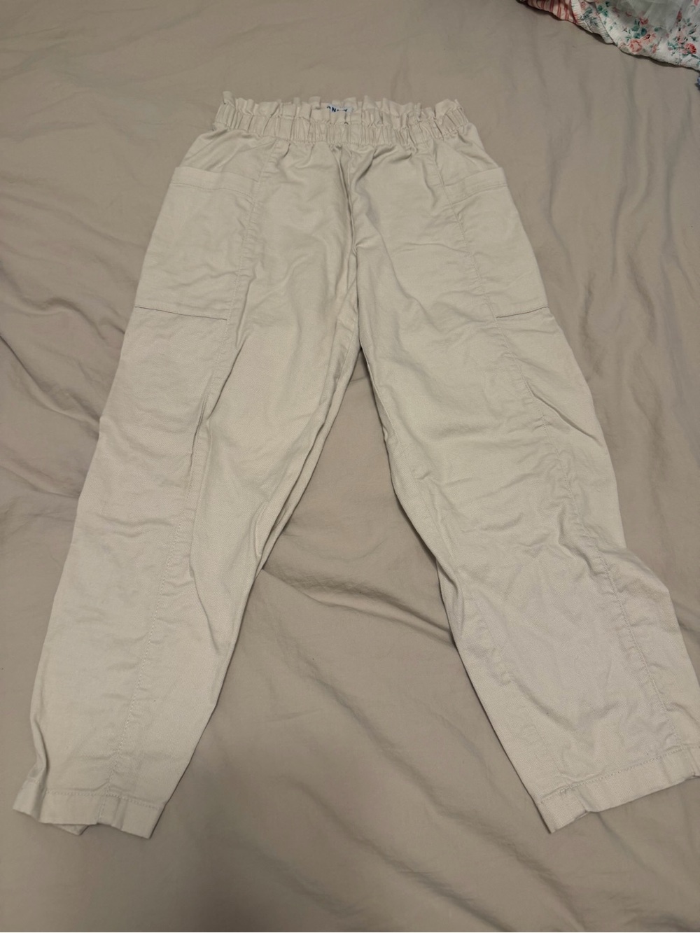 Old Navy Cream Elastic-Waist Cargo Jogger Pants
